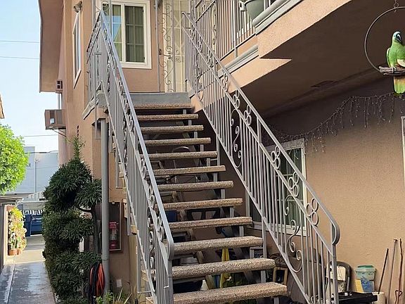 4th image of 408 W Grand Ave #F