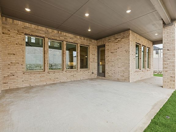 5th image of 4720 Bishop St