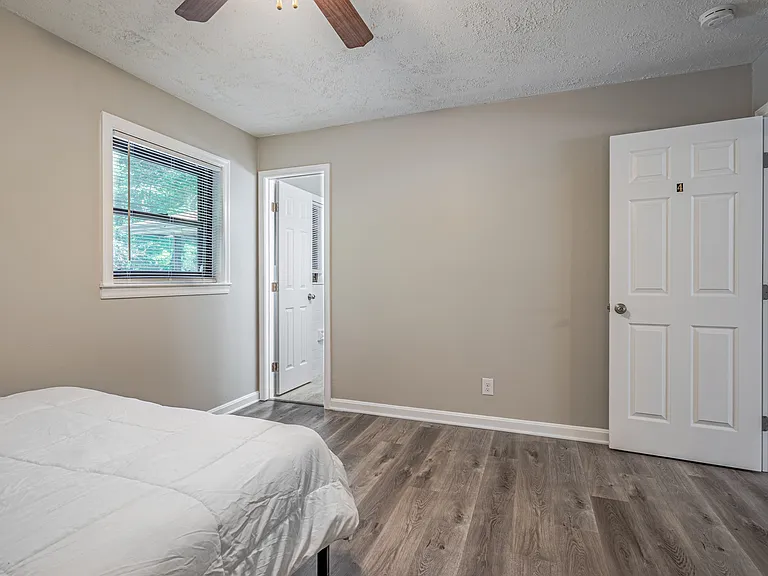 Walnut Cir SW — Photo 2