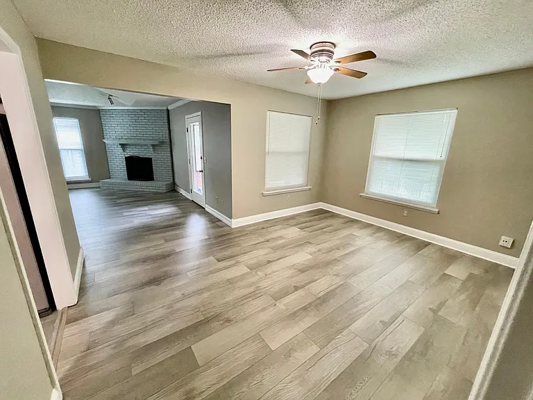 10439 Inverness Dr — Photo 12