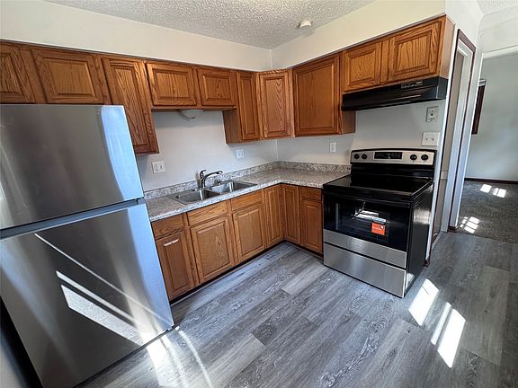 3rd image of 1608 Highview Dr