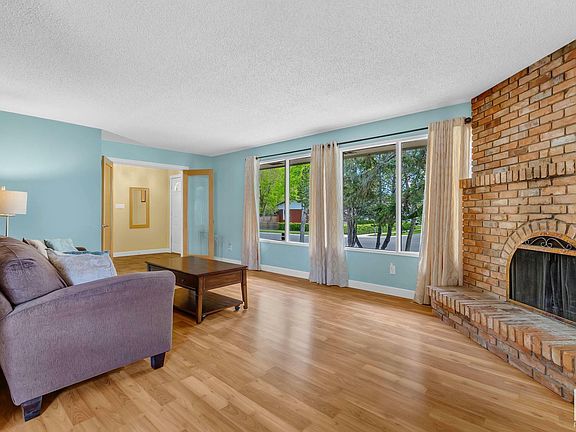 5th image of 93 Arbor Cres