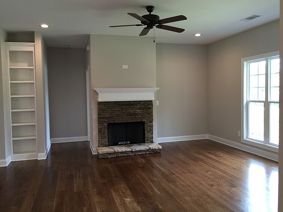 4th image of 151 Autumn Glen Dr