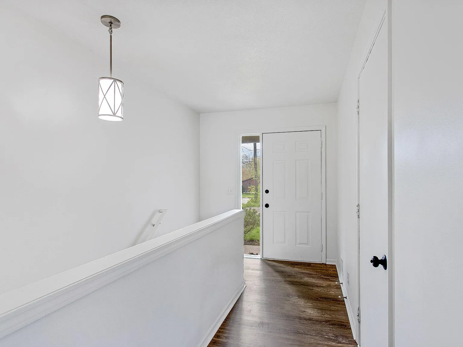 3 bed, 2000 sqft, $2,549 — Photo 2
