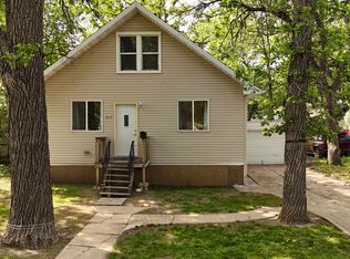 917 4th Ave NW, Minot, ND 58703