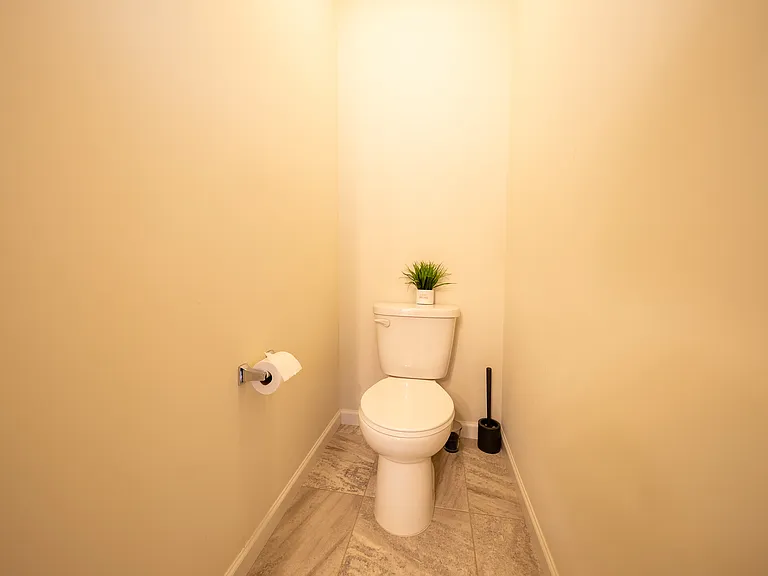 5595 Queensland Ln N — Photo 12