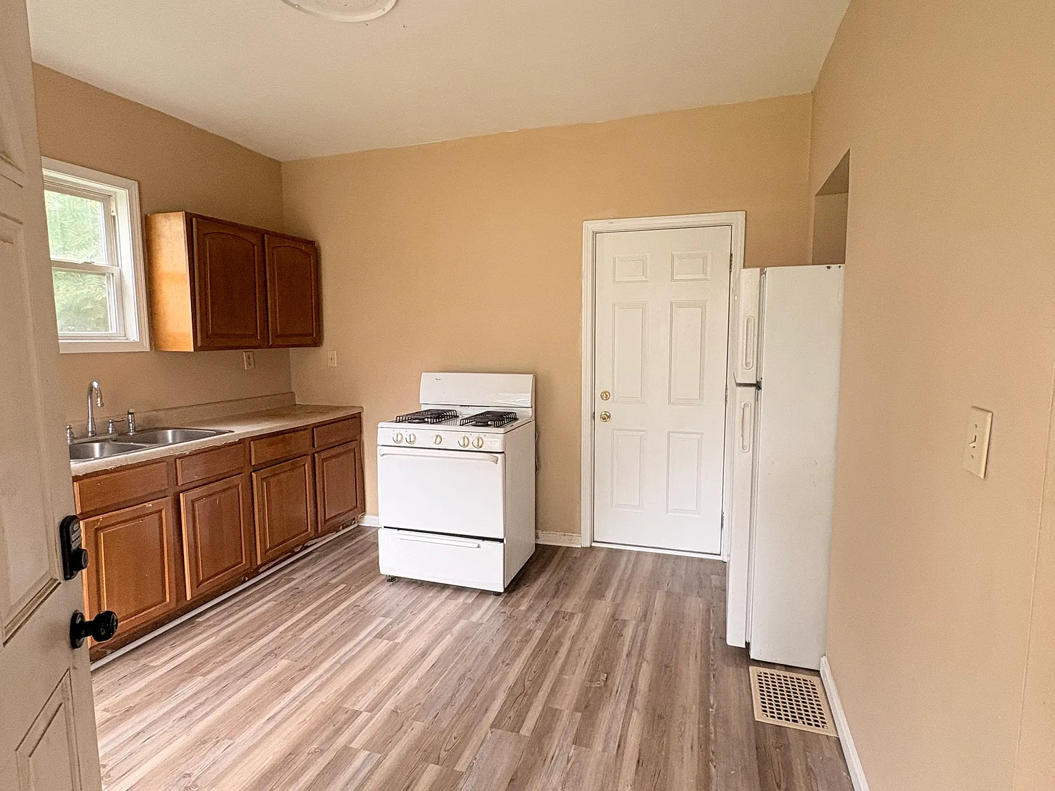 3 bed, 1248 sqft, $1,550 — Photo 3