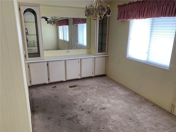 4th image of 610 49th Avenue Dr W