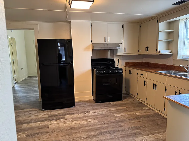 176 N Center St — Photo 1