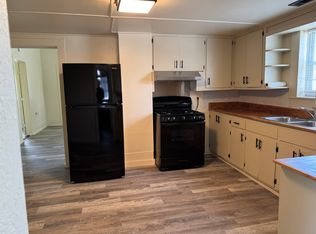 176 N Center St, Elkins, AR 72727