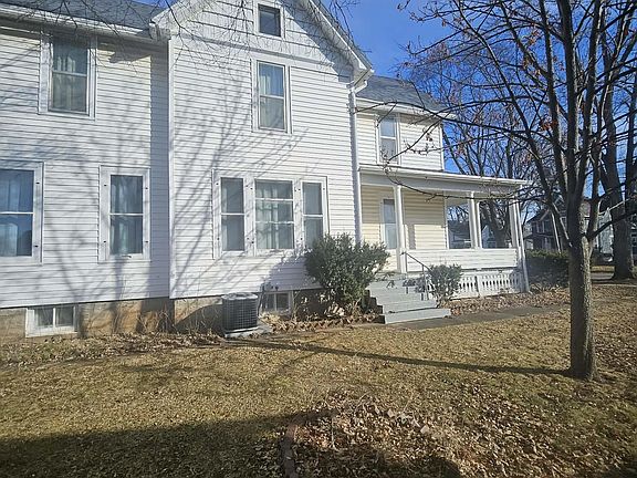 3rd image of 828 9th St