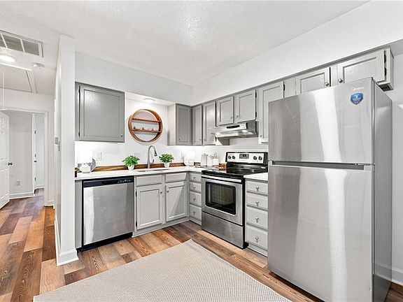 2nd image of 18 Cavalier Rd