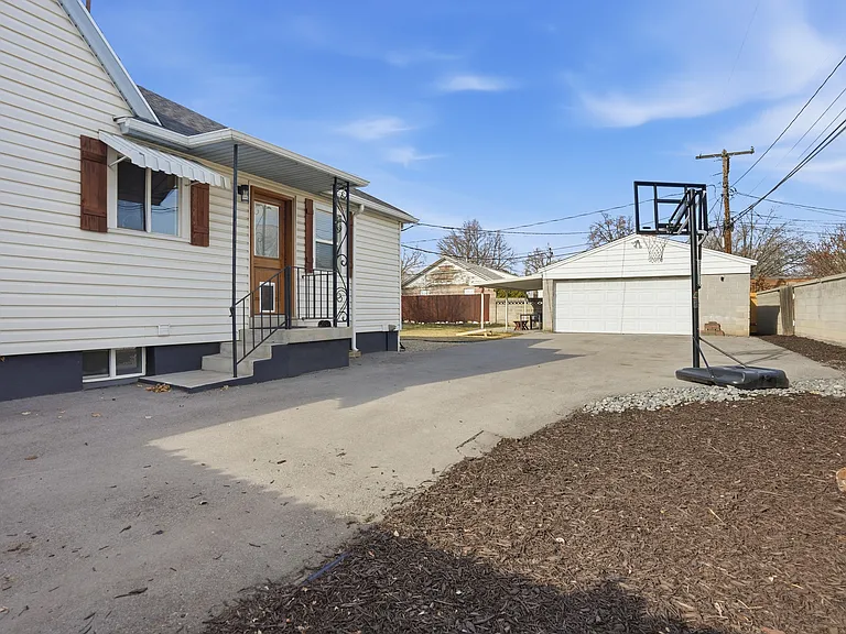 267 E Williams Ave — Photo 16