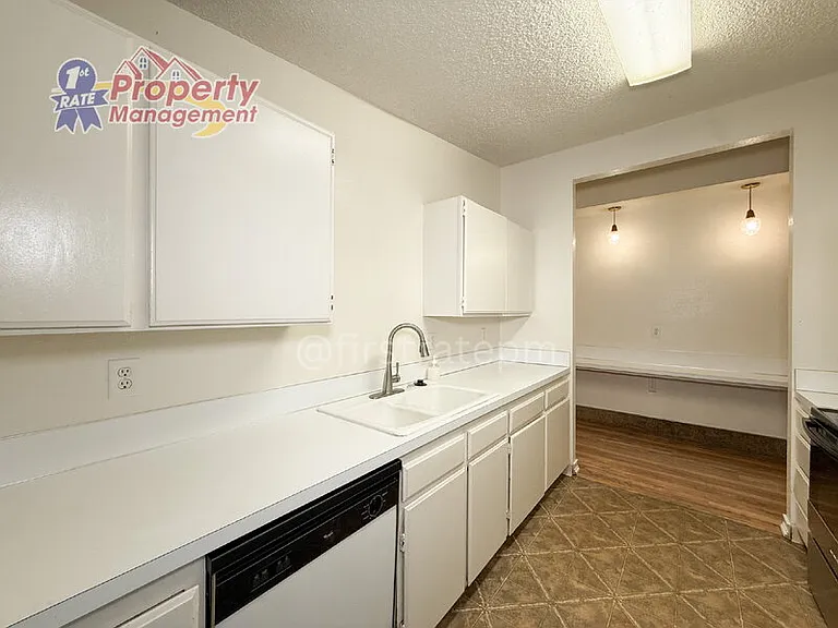 210 S Homedale Ave — Photo 15
