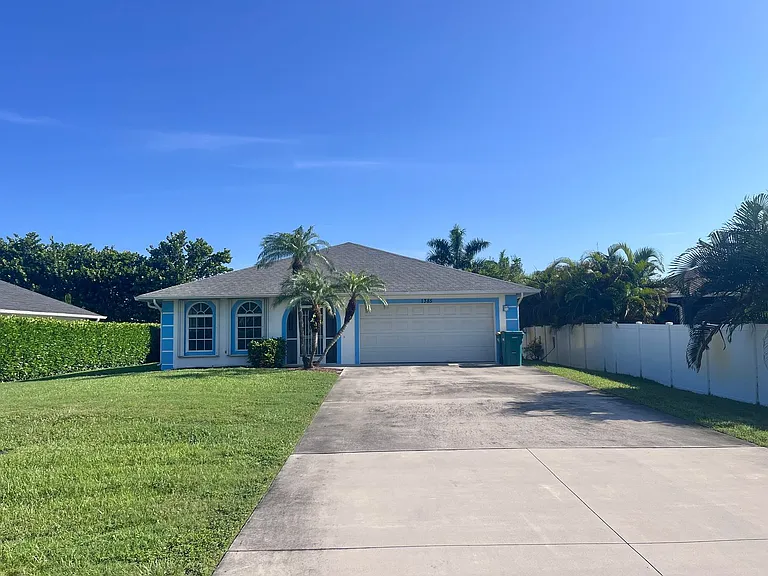 1385 Illinois Dr — Photo 10