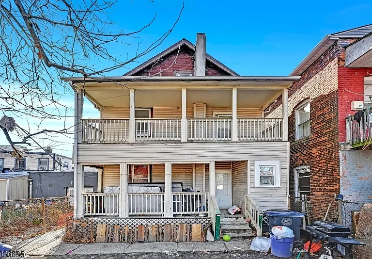 2 Columbus Pl #2R — Photo 2