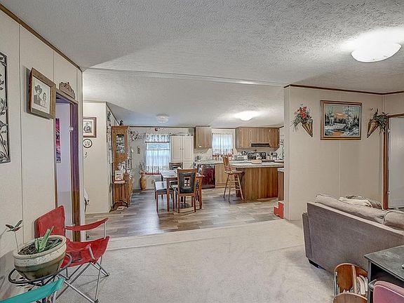 3rd image of 128 Songwood Dr