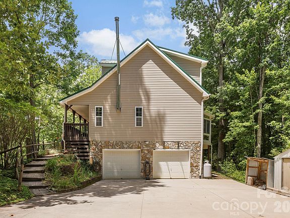 4th image of 46 Michele Ln