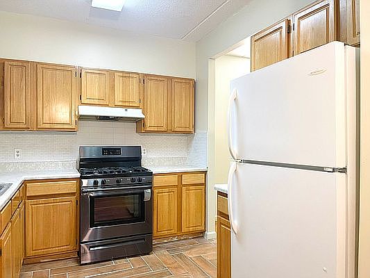 4th image of 891 Greene Ave #3