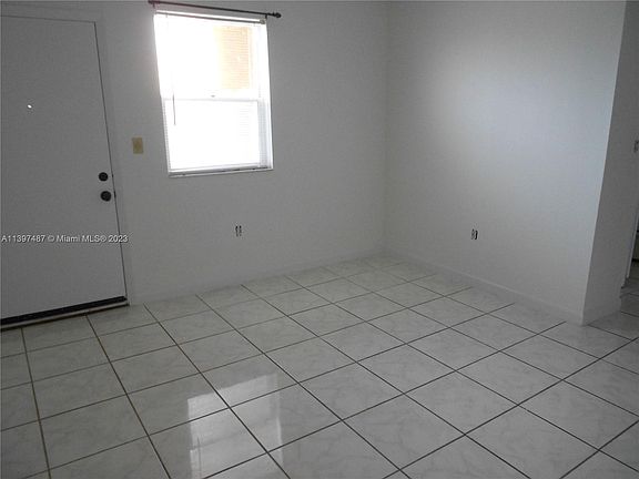 3rd image of 1975 NE 135th St APT 3I