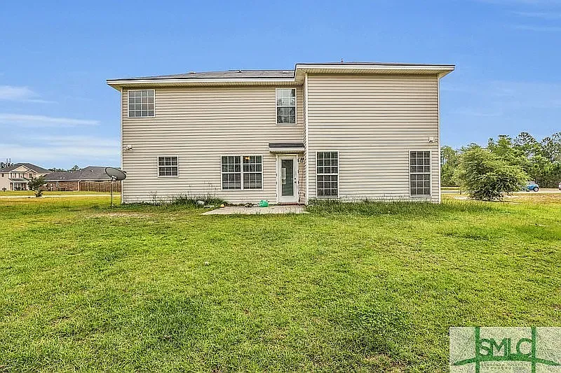 4 bed, 2070 sqft, $2,400 — Photo 2