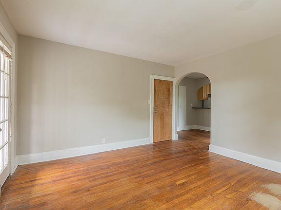 3rd image of 819 W 51st St