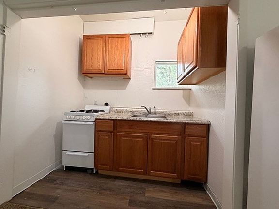 4th image of 2449 Ponderosa St