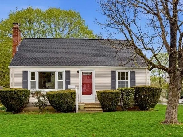 36 Ideal Ct, Warwick, RI 02818
