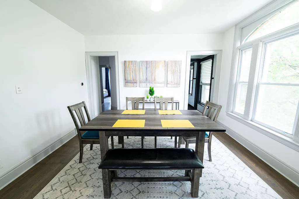 3 bed, 1800 sqft, $2,400 — Photo 2
