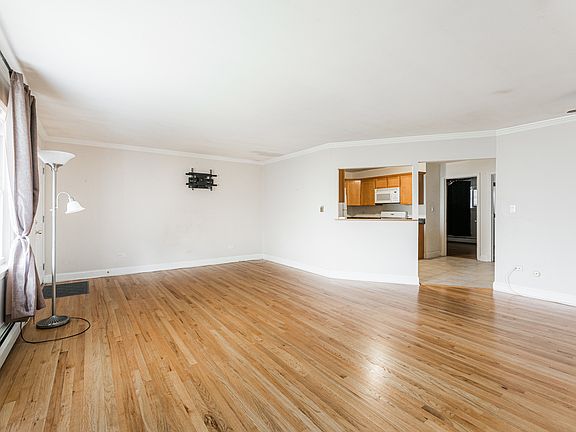 3rd image of 1113 Holiday Ln APT 19