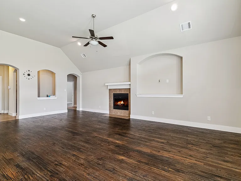 2508 Sanders Ct — Photo 6