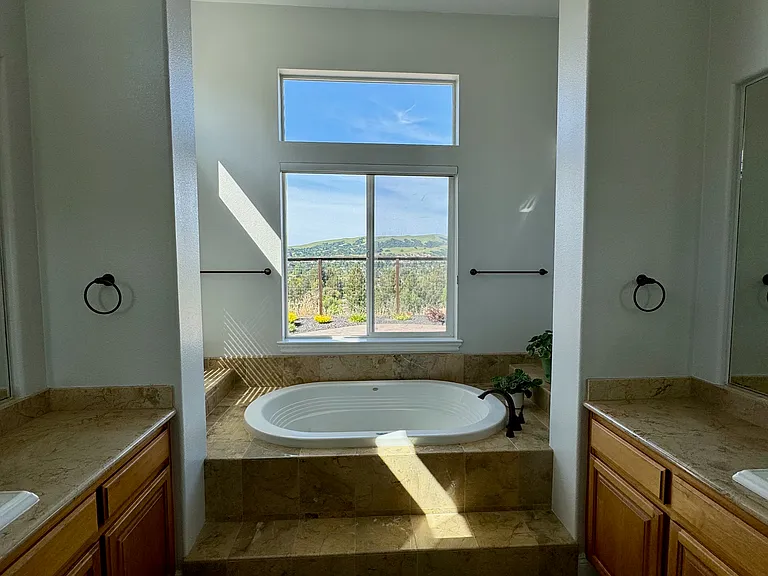 401 Bridle Ct — Photo 9
