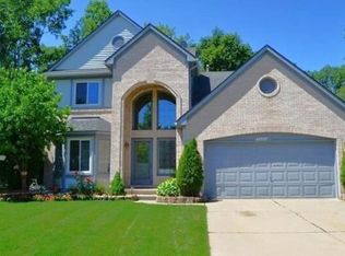 7023 Foxcreek Dr, Canton, MI 48187