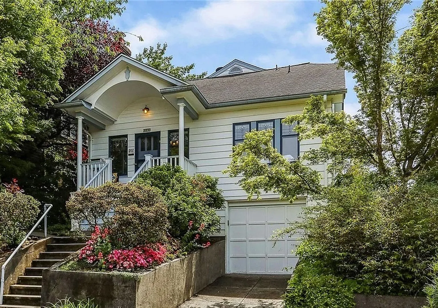 Quintessential Greenlake 4 Bed 3 Bath Home — Photo 2