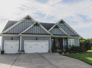 1230 Rippling Waters Cir, Sevierville, TN 37876