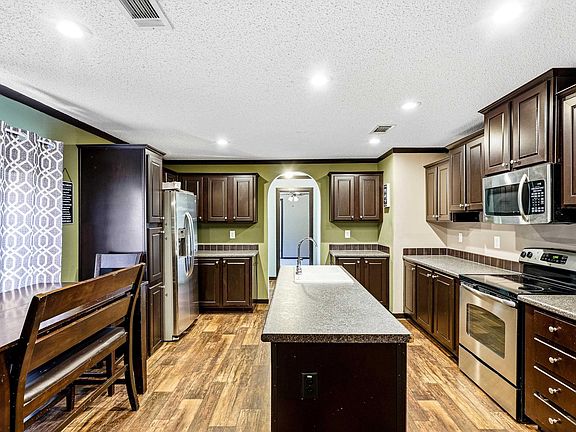 4th image of 355 Mountain Rd W