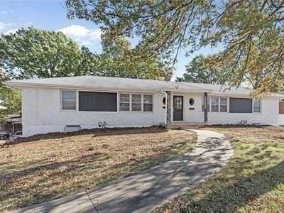 7311 Raytown Rd, Raytown, MO, 64133