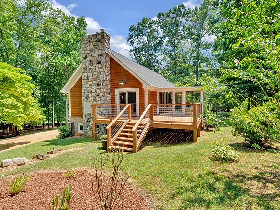 3rd image of 550 Park Ln
