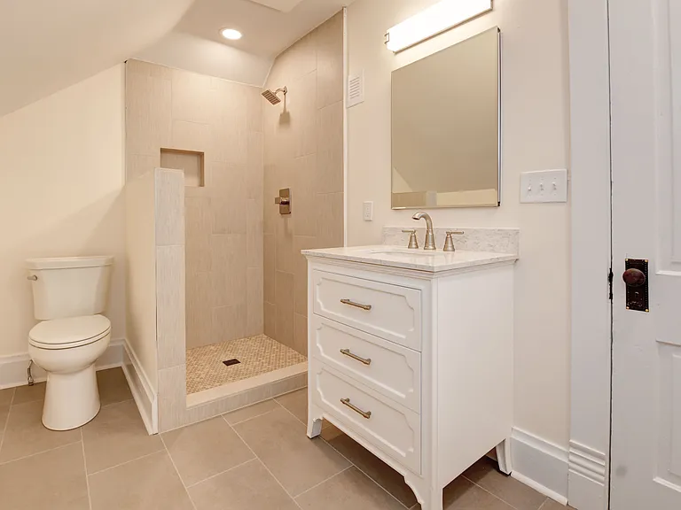 703 Franklin Ave — Photo 32