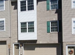 2007 Trotwood Ct, Jeannette, PA 15644