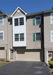 2007 Trotwood Ct, Jeannette, PA, 15644