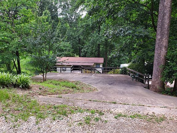 2nd image of 220 Gumlog Dr