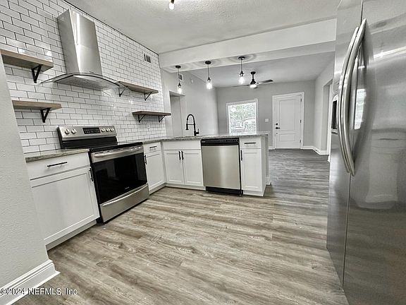 3rd image of 10511 BISCAYNE Boulevard