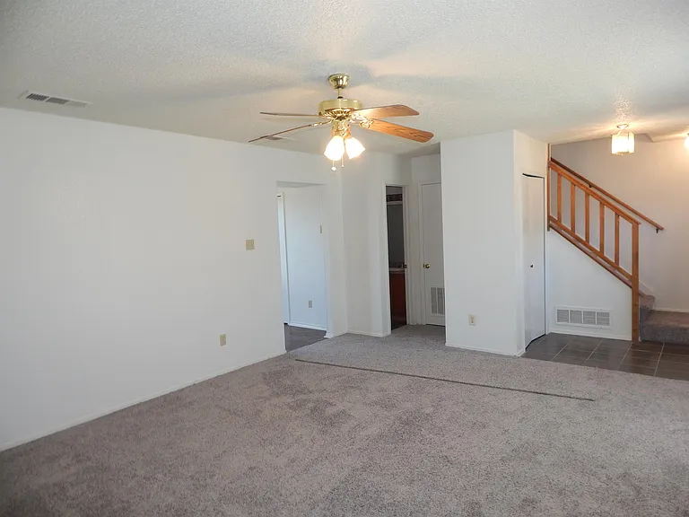 1613 Bobby Lee Killeen TX 76549

Living Area 17.75 X 13.75