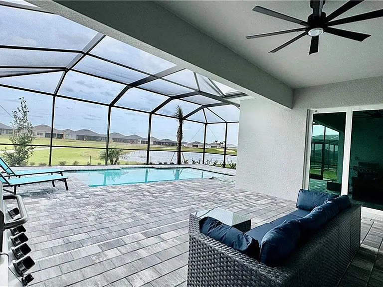 15048 Pinehurst Ln — Photo 17