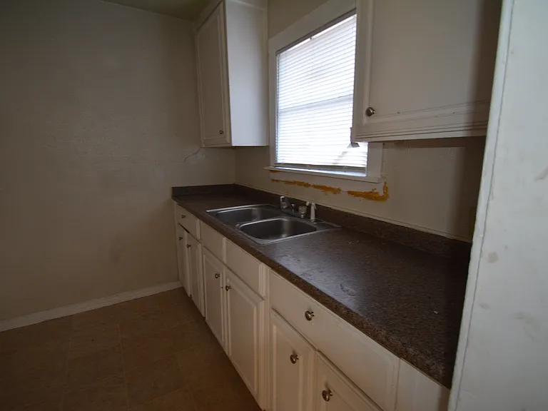 4409 McCart Ave — Photo 6