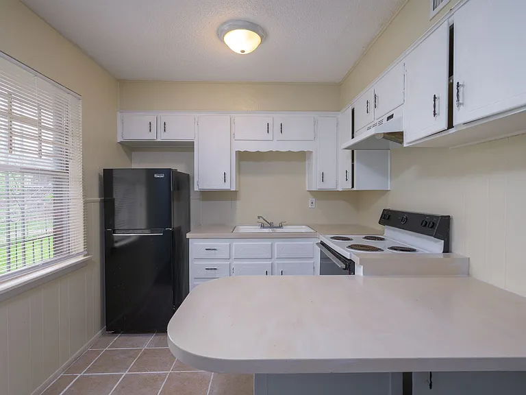 307 E Bryce Ave — Photo 5