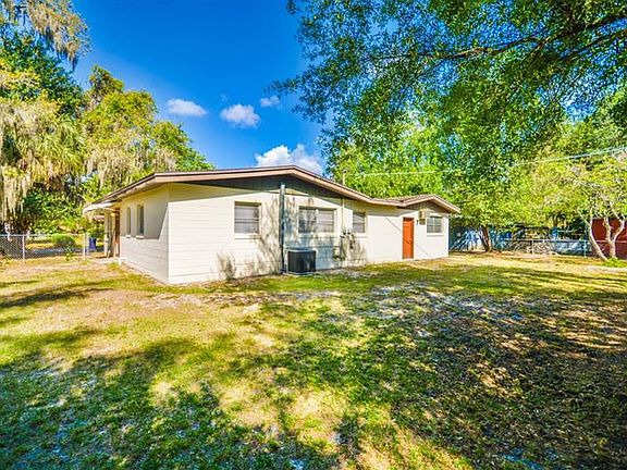 3rd image of 8013 Sharon Dr