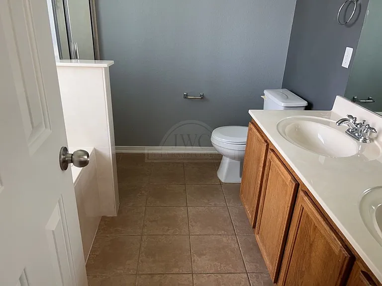 3304 Catalina Dr — Photo 18