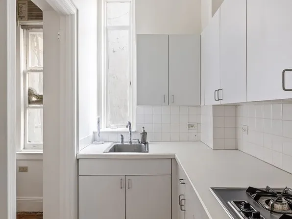 45 East 66th Street image 3 of 9